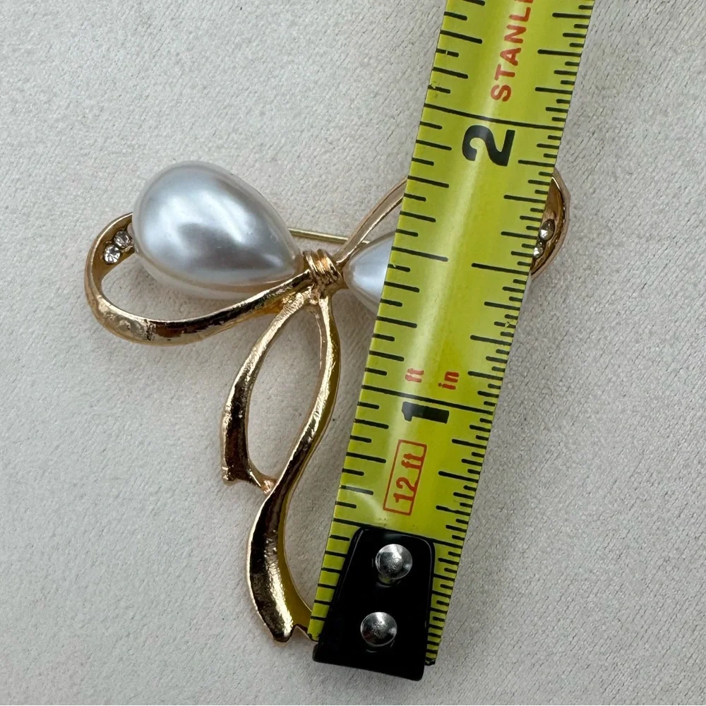 Ecarla Gold Tone Bow Brooch Faux Pearl Teardrop Rhinestone Ribbon Pin VNTG INSPO